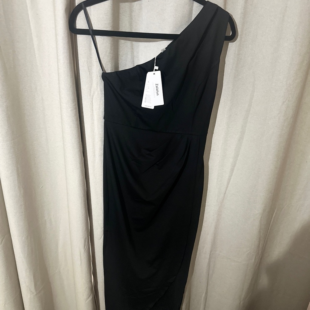 Elegant Black One-Shoulder Dress